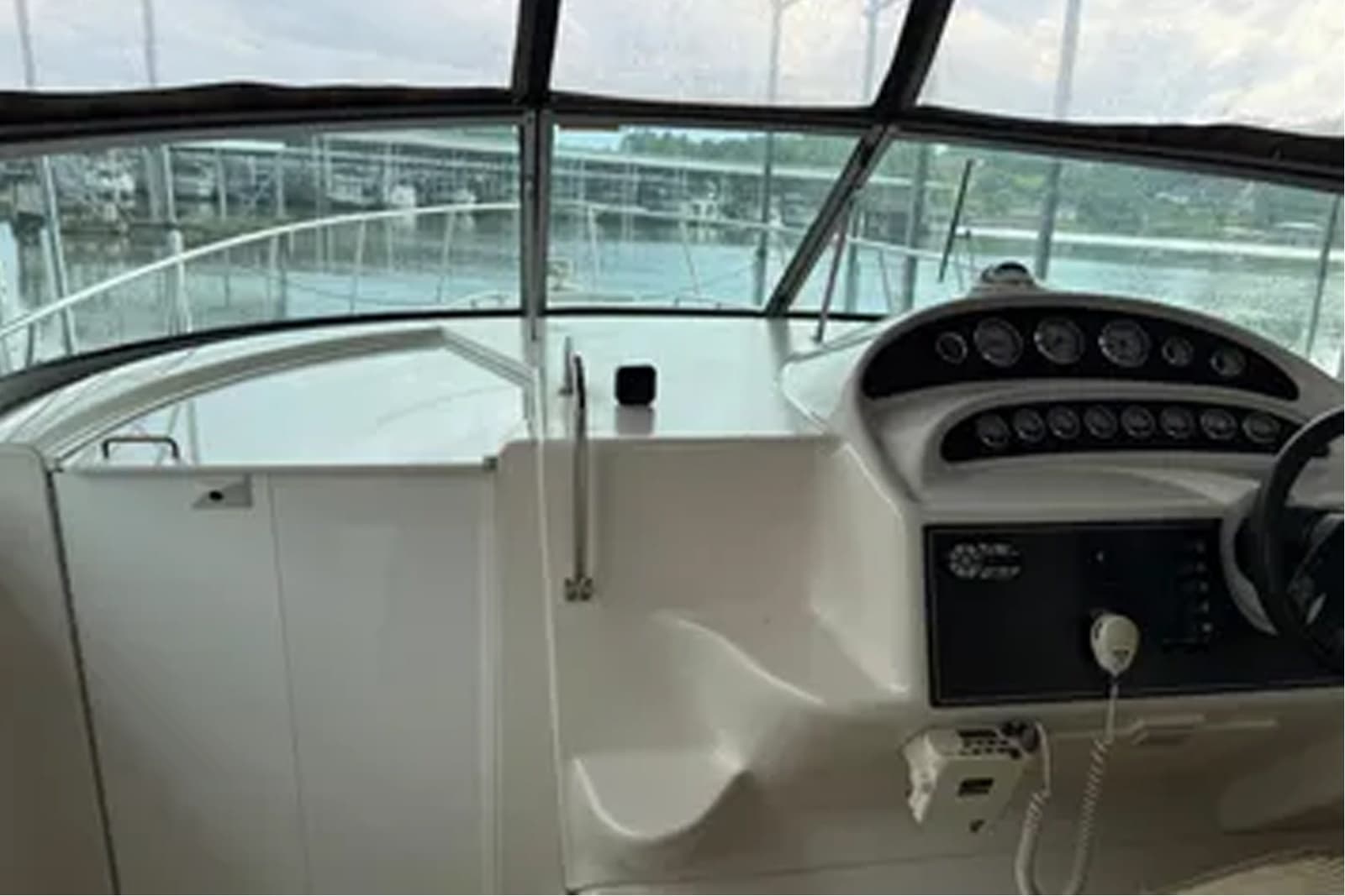 2001 Monterey 322 Cruiser