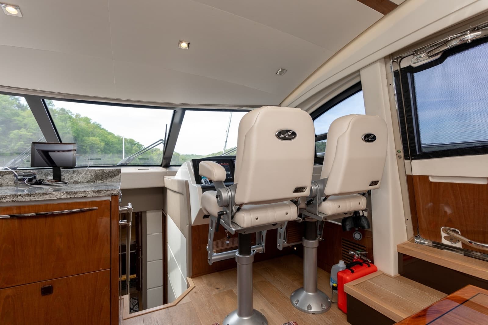 2018 Sea Ray L650 FLY