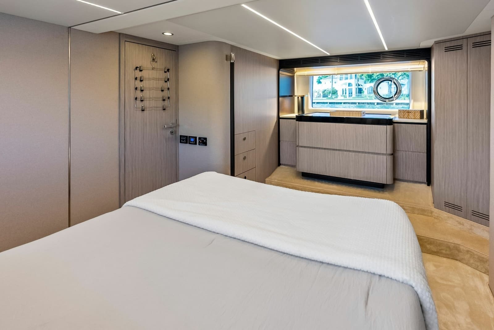 2020 Azimut Flybridge