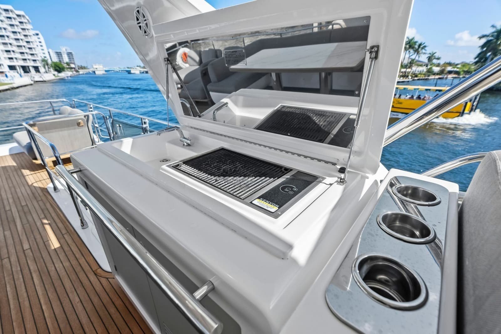 2020 Azimut Flybridge