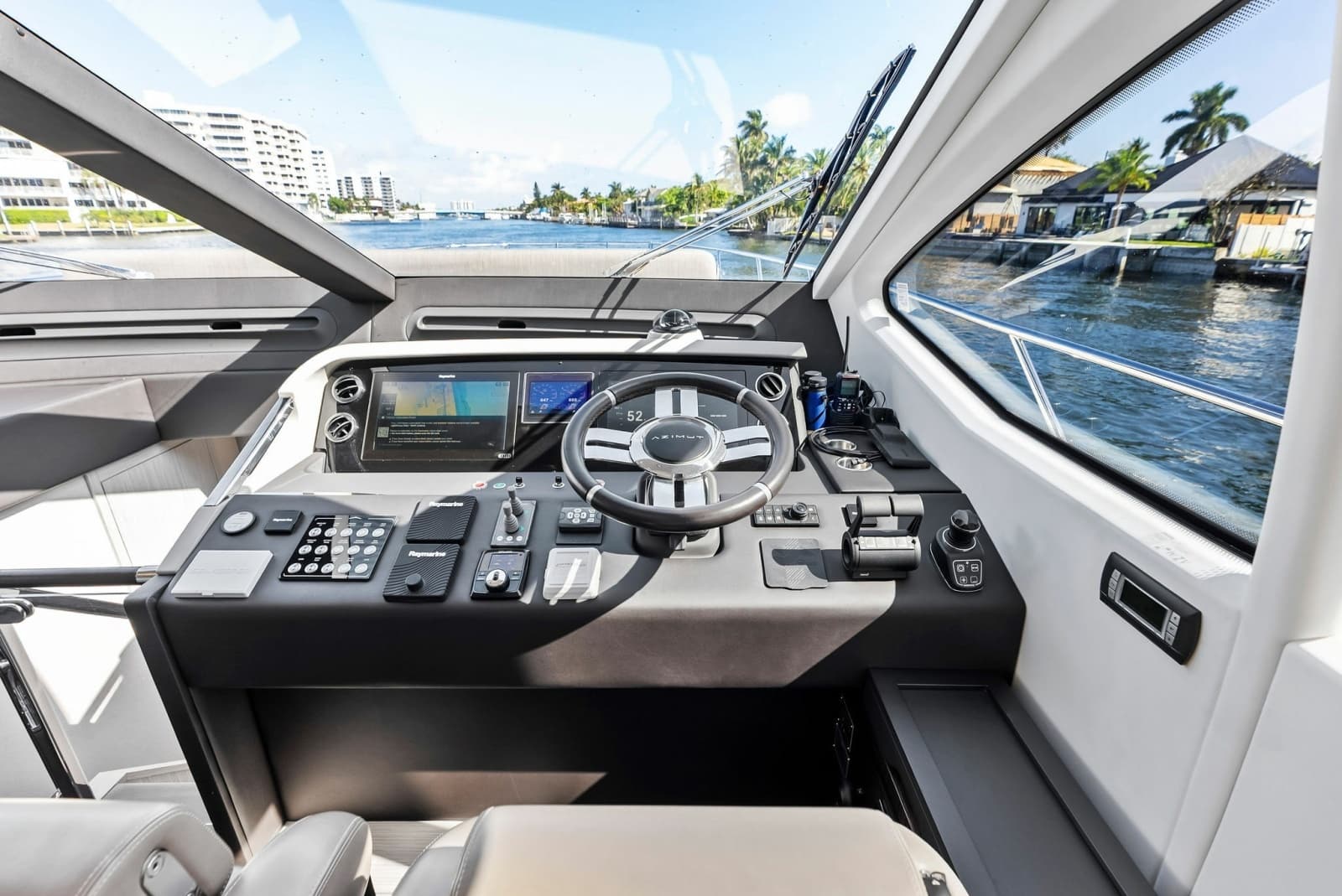 2020 Azimut Flybridge