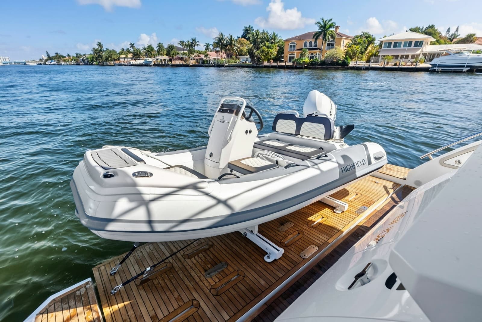 2020 Azimut Flybridge