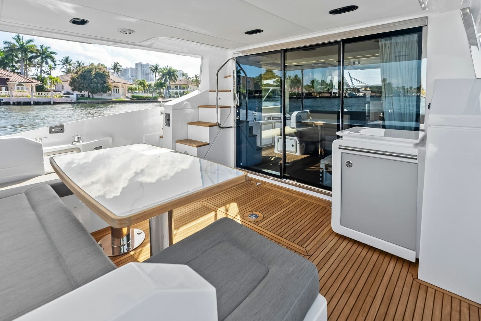 2020 Azimut Flybridge