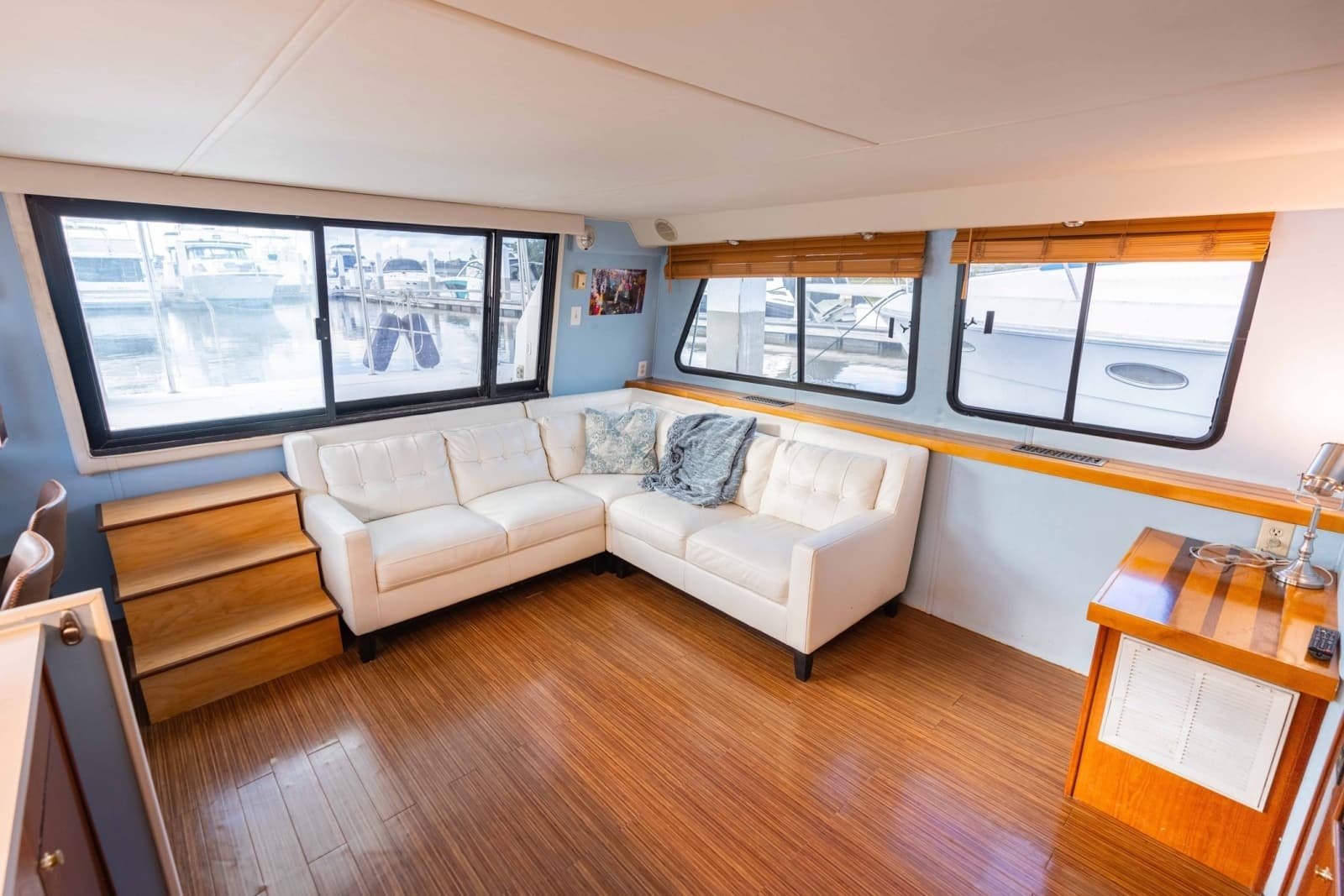 2001 Harbor Master 520 Coastal