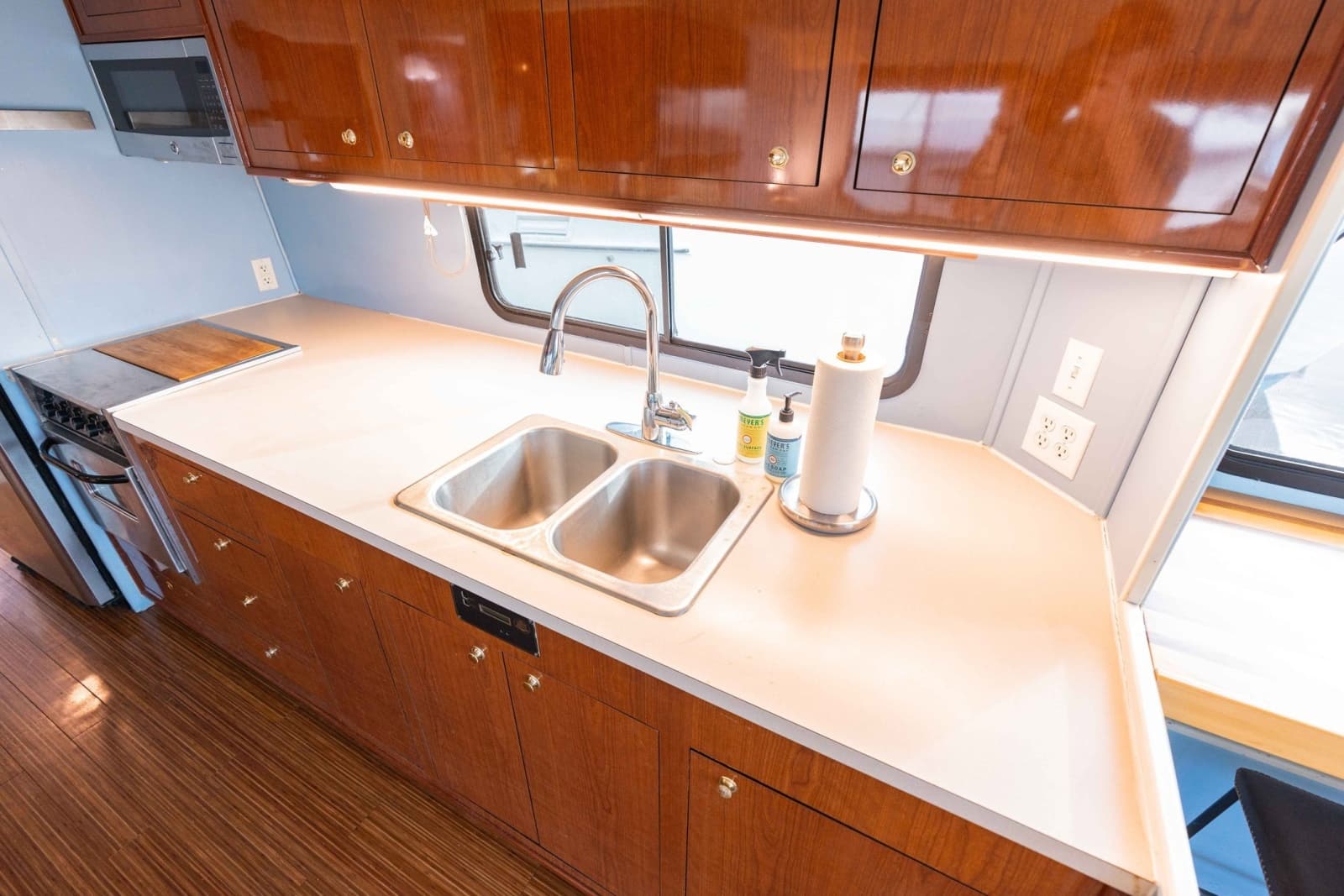 2001 Harbor Master 520 Coastal