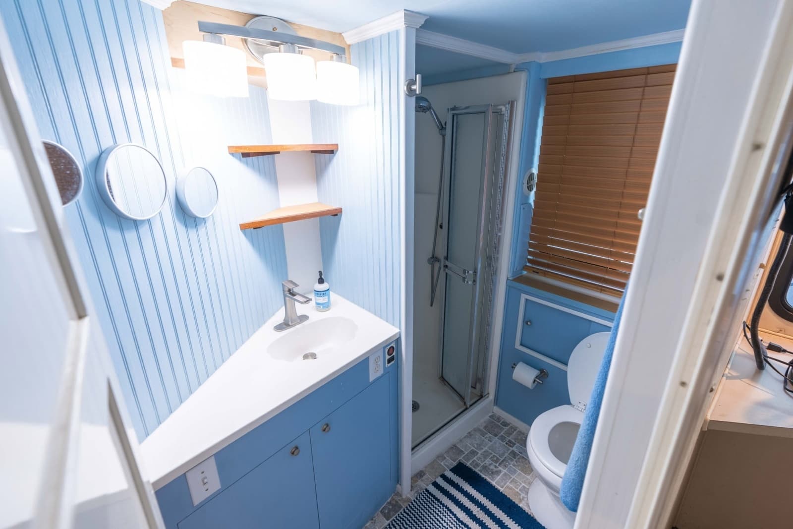 2001 Harbor Master 520 Coastal