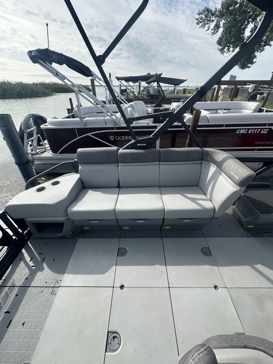 2023 Sea-Doo Switch Cruise 21