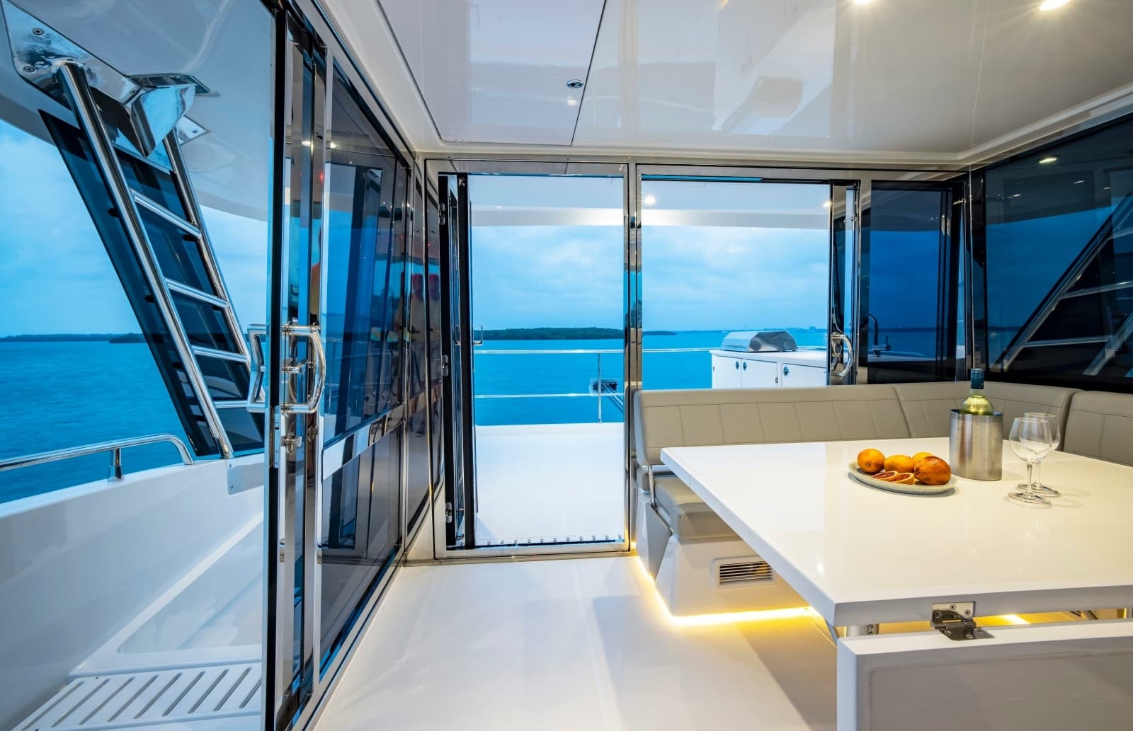 2023 Aquila 54 Yacht