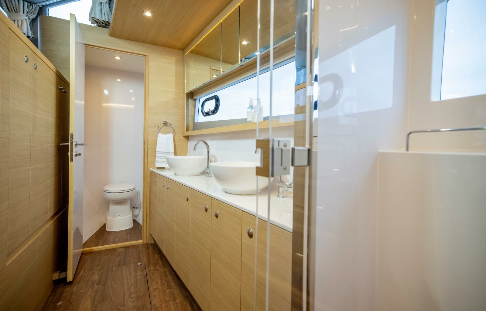 2023 Aquila 54 Yacht