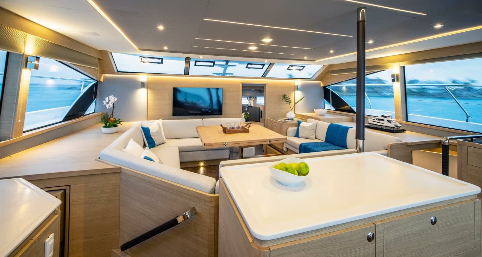 2023 Aquila 54 Yacht