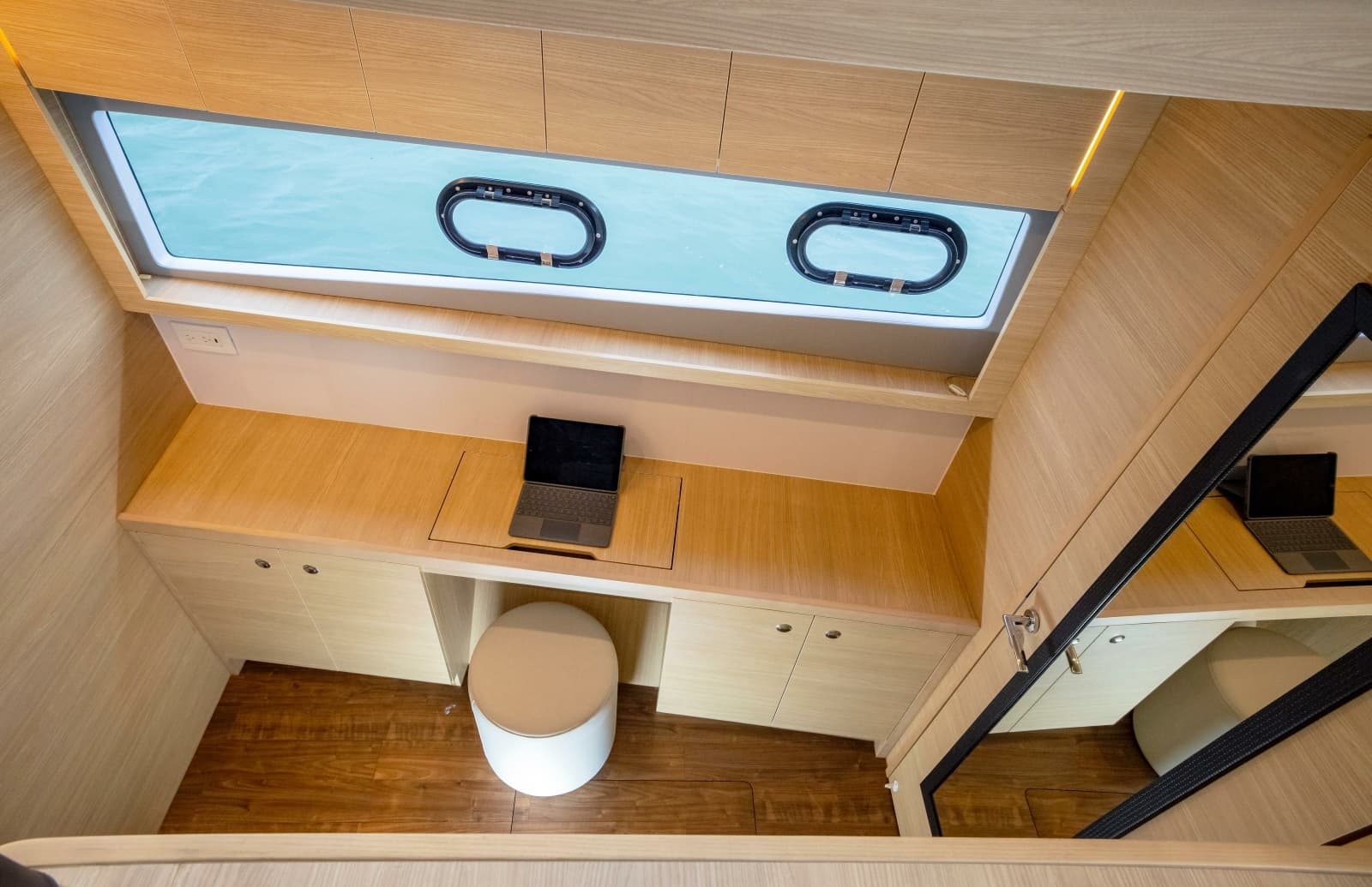 2023 Aquila 54 Yacht