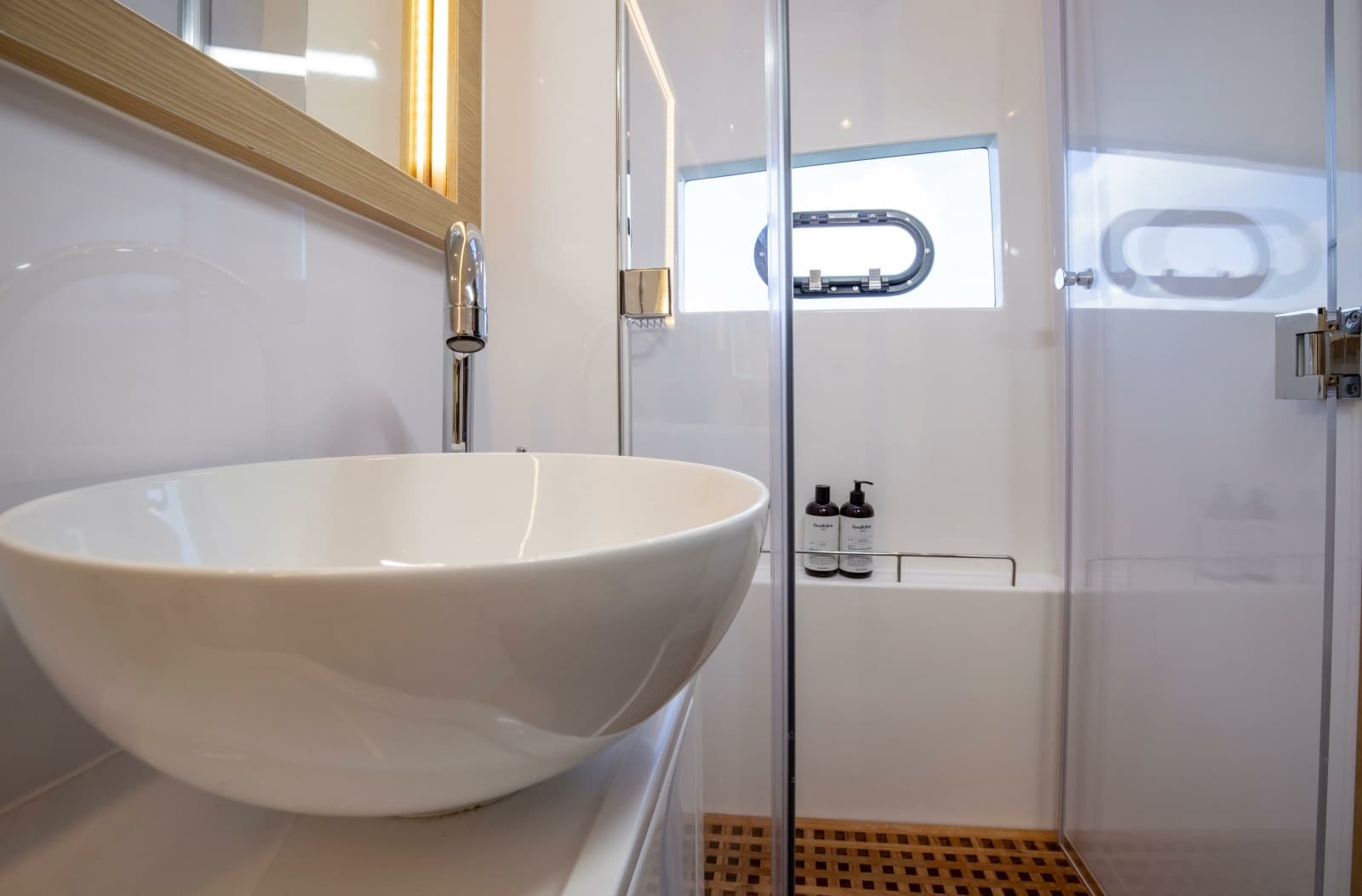 2023 Aquila 54 Yacht