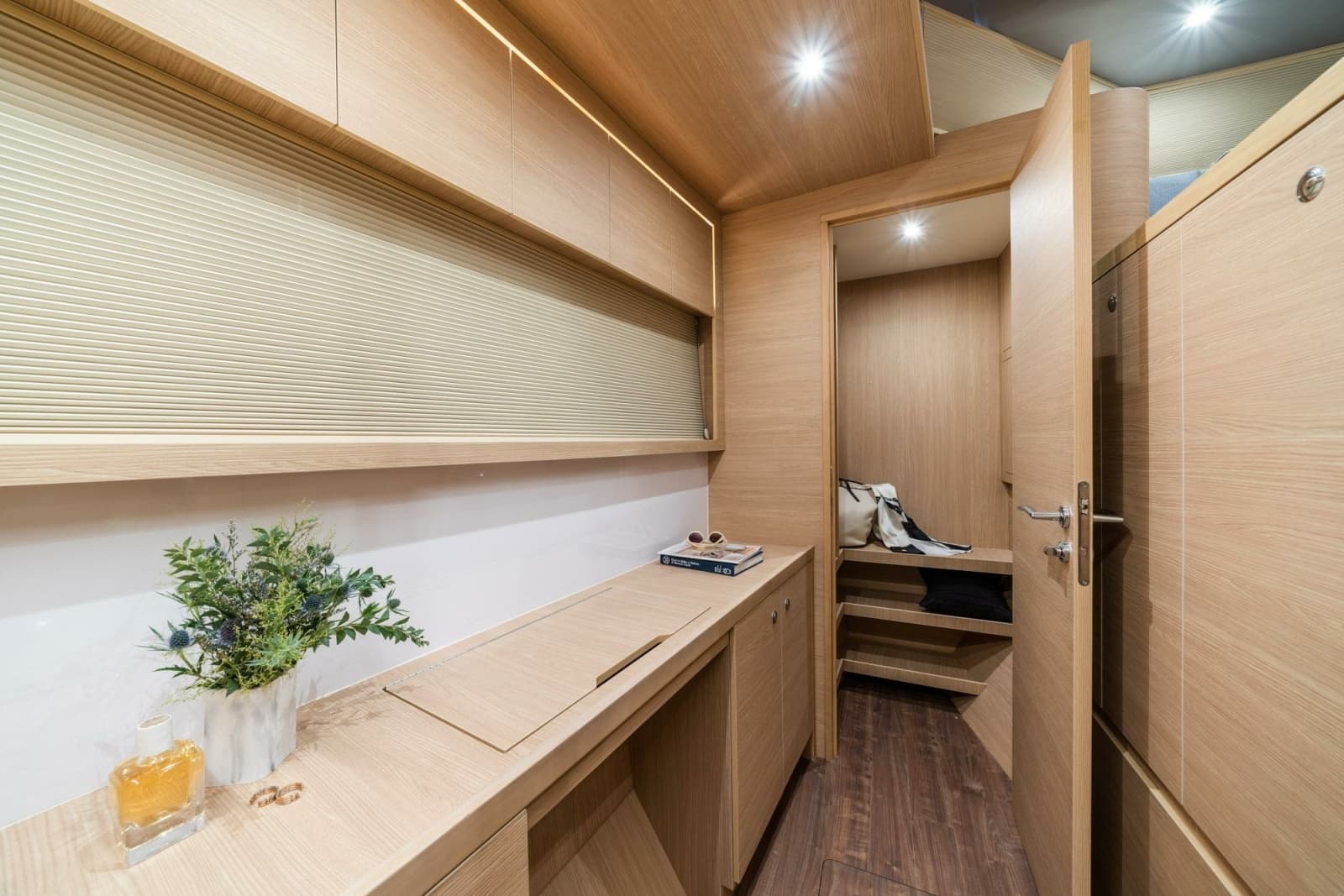 2023 Aquila 54 Yacht