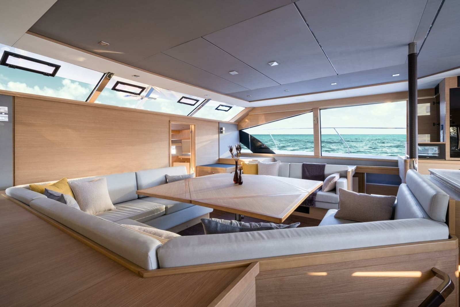 2023 Aquila 54 Yacht
