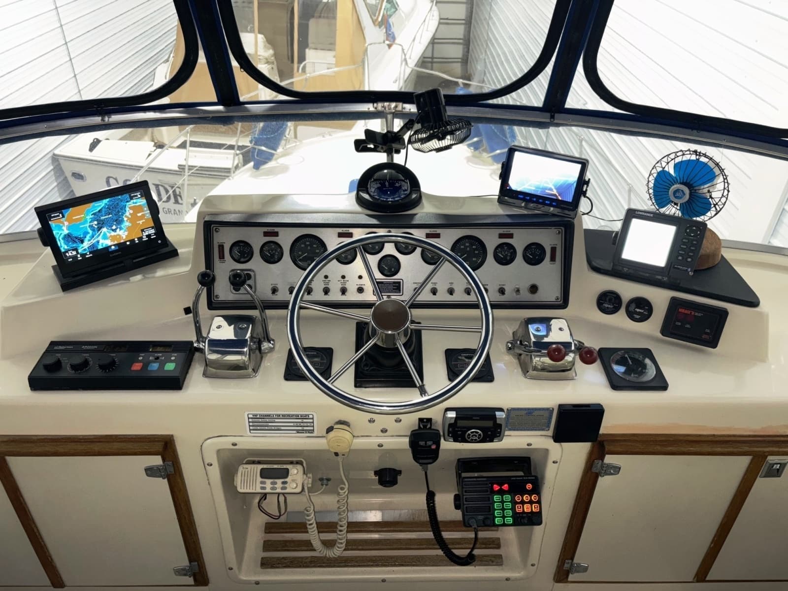 1987 Chris-Craft 427 catalina