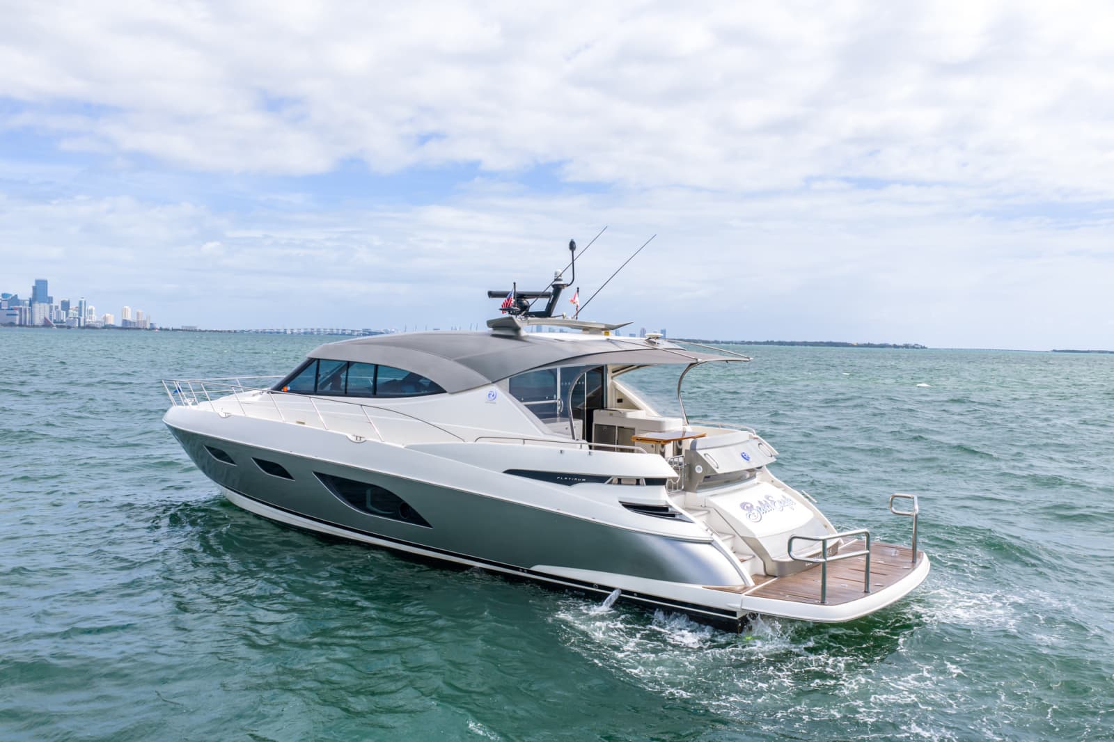 2024 Riviera 6000 SPORT YACHT