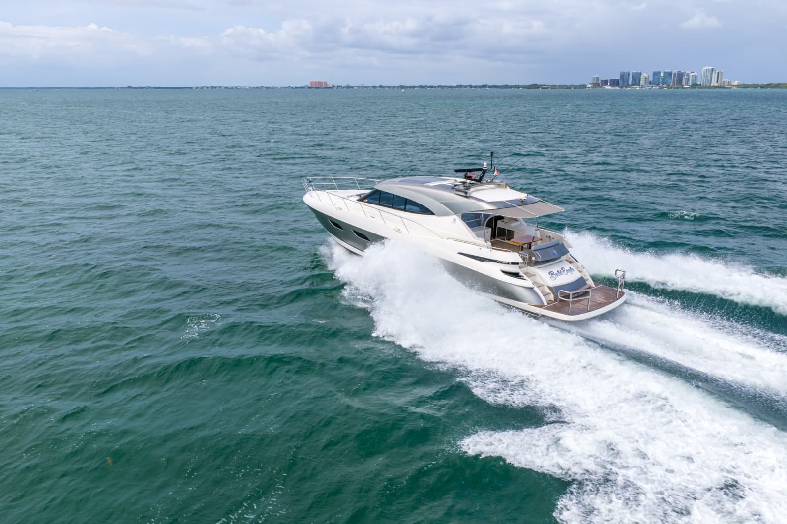 2024 Riviera 6000 SPORT YACHT