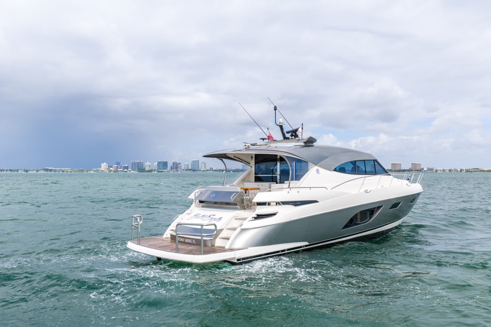 2024 Riviera 6000 SPORT YACHT