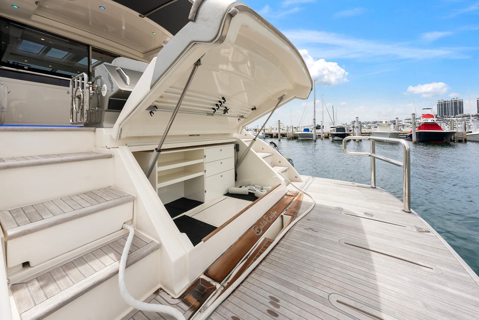 2024 Riviera 6000 SPORT YACHT