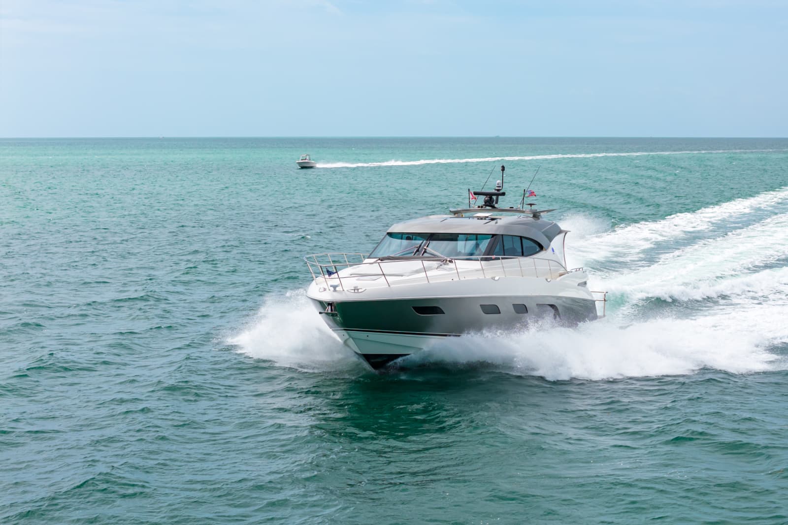 2024 Riviera 6000 SPORT YACHT