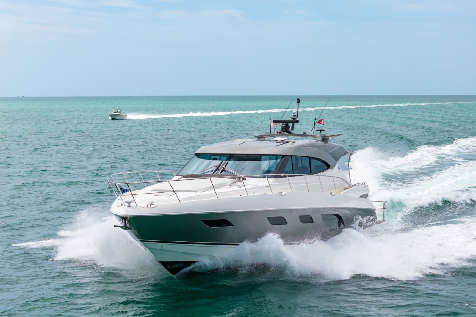 2024 Riviera 6000 SPORT YACHT