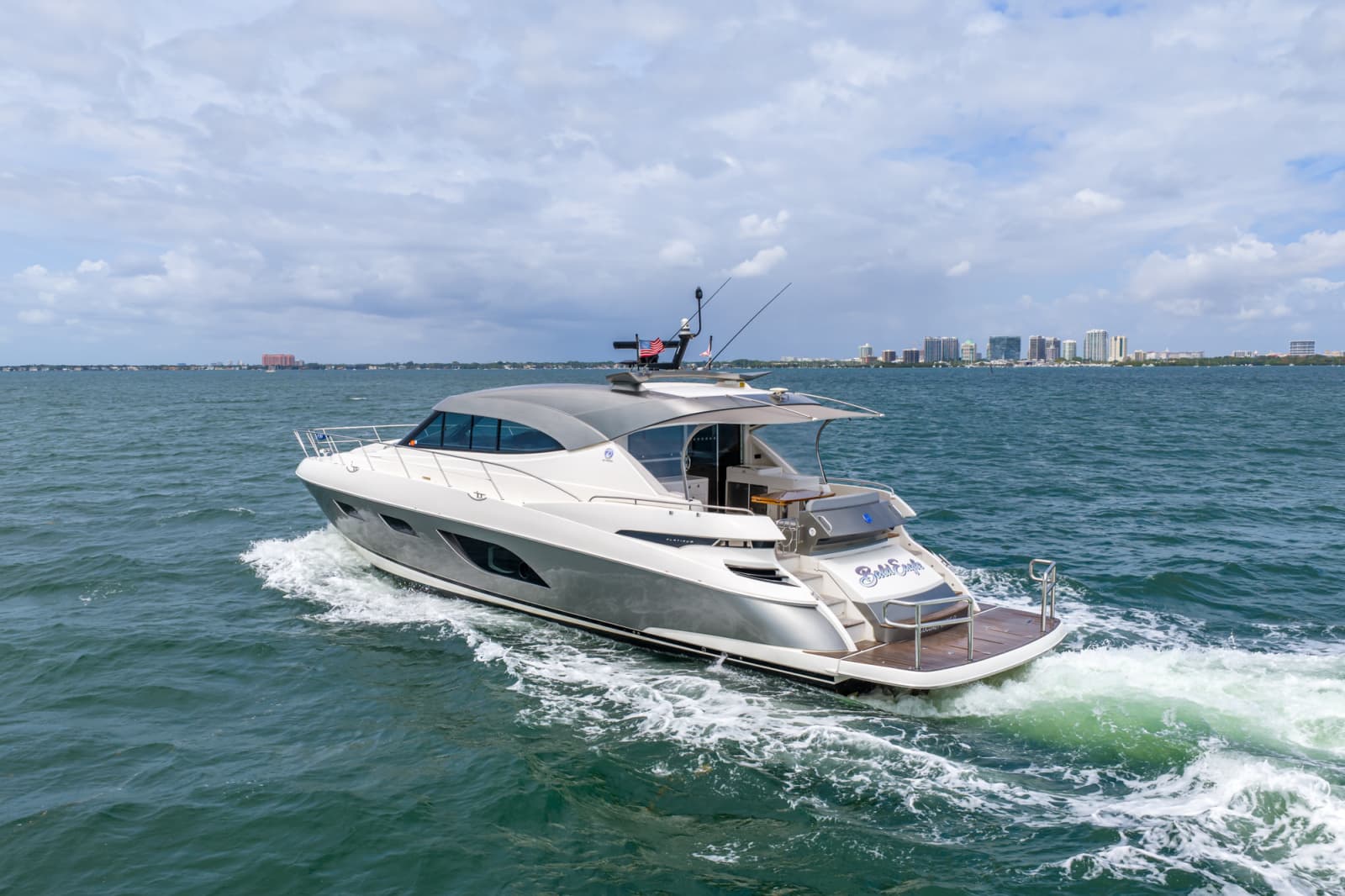 2024 Riviera 6000 SPORT YACHT