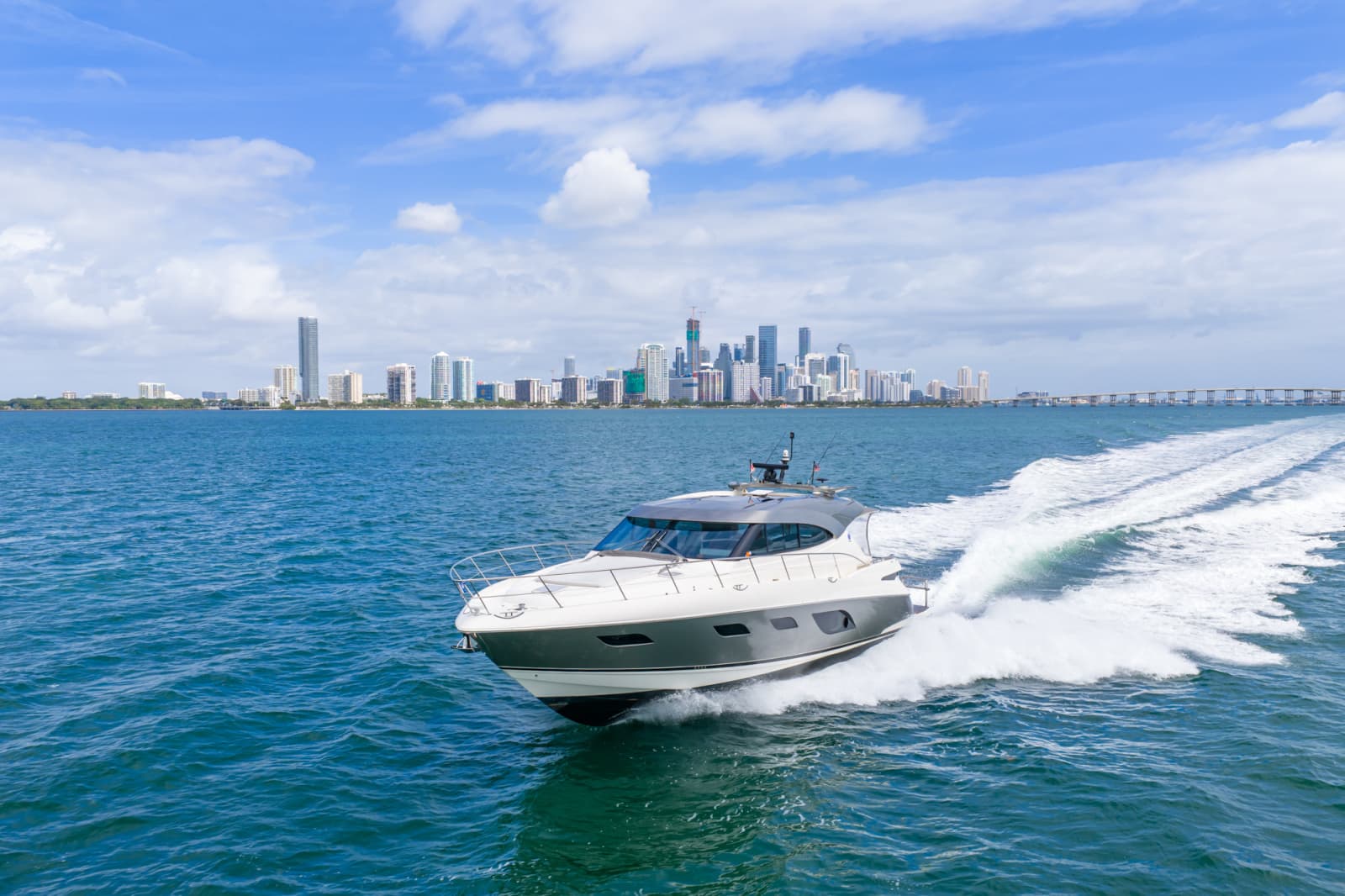 2024 Riviera 6000 SPORT YACHT