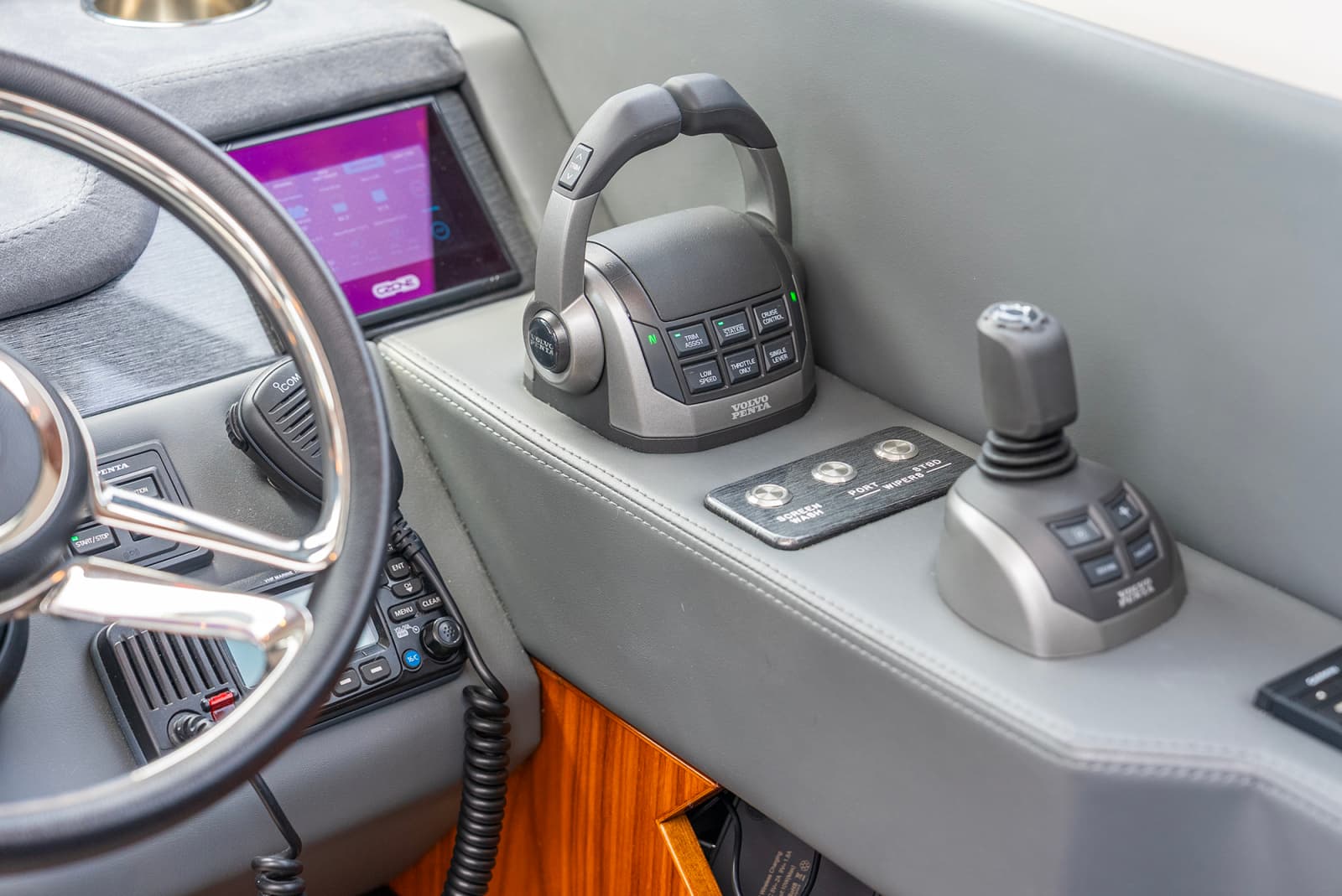 2024 Riviera 6000 SPORT YACHT