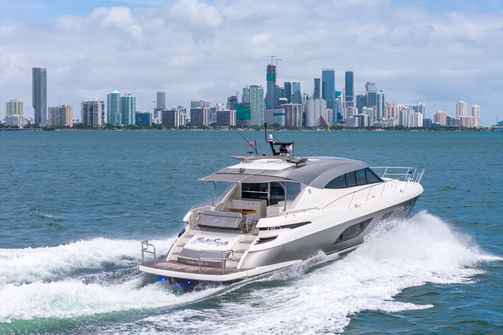 2024 Riviera 6000 SPORT YACHT