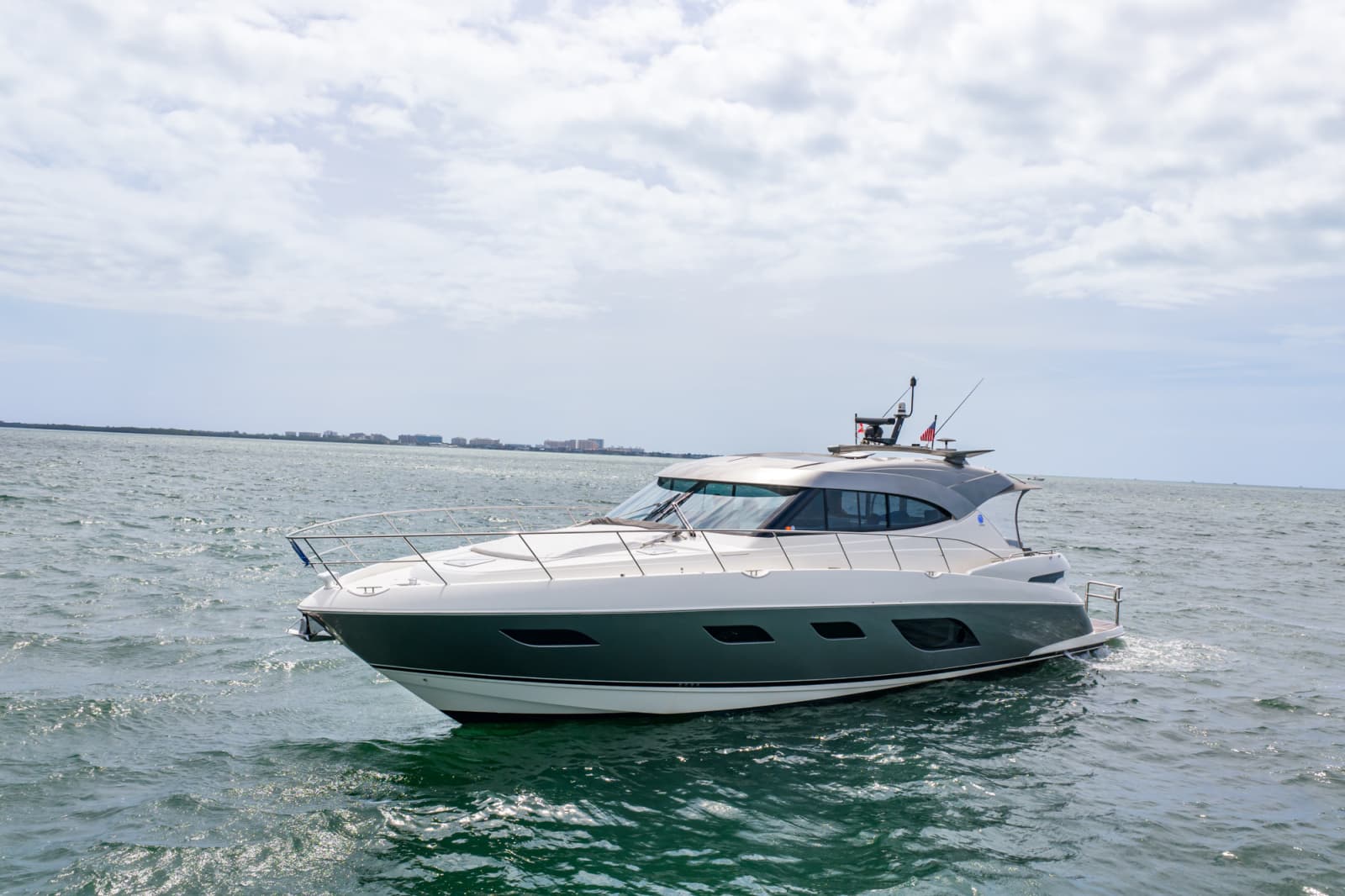 2024 Riviera 6000 SPORT YACHT