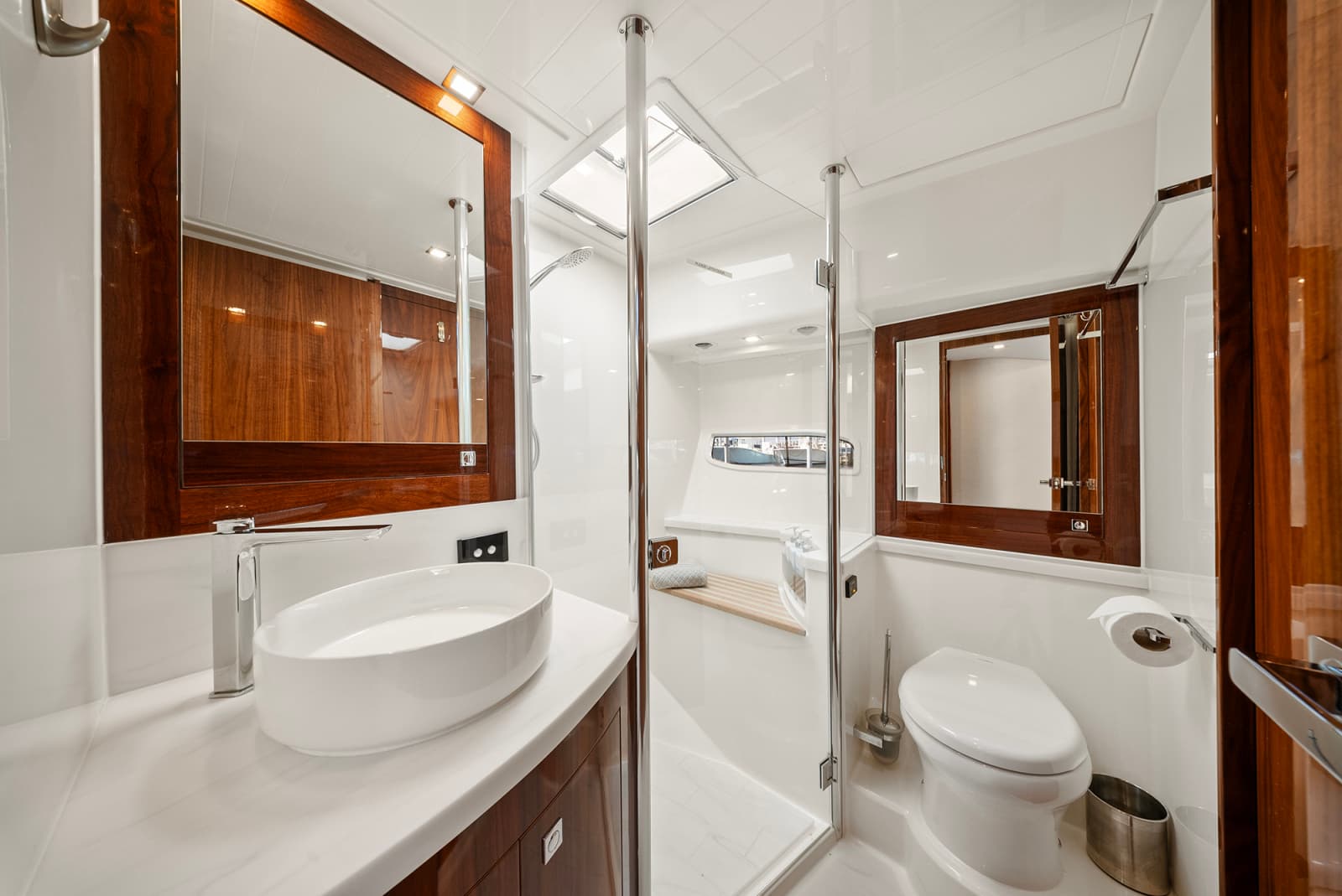 2024 Riviera 6000 SPORT YACHT