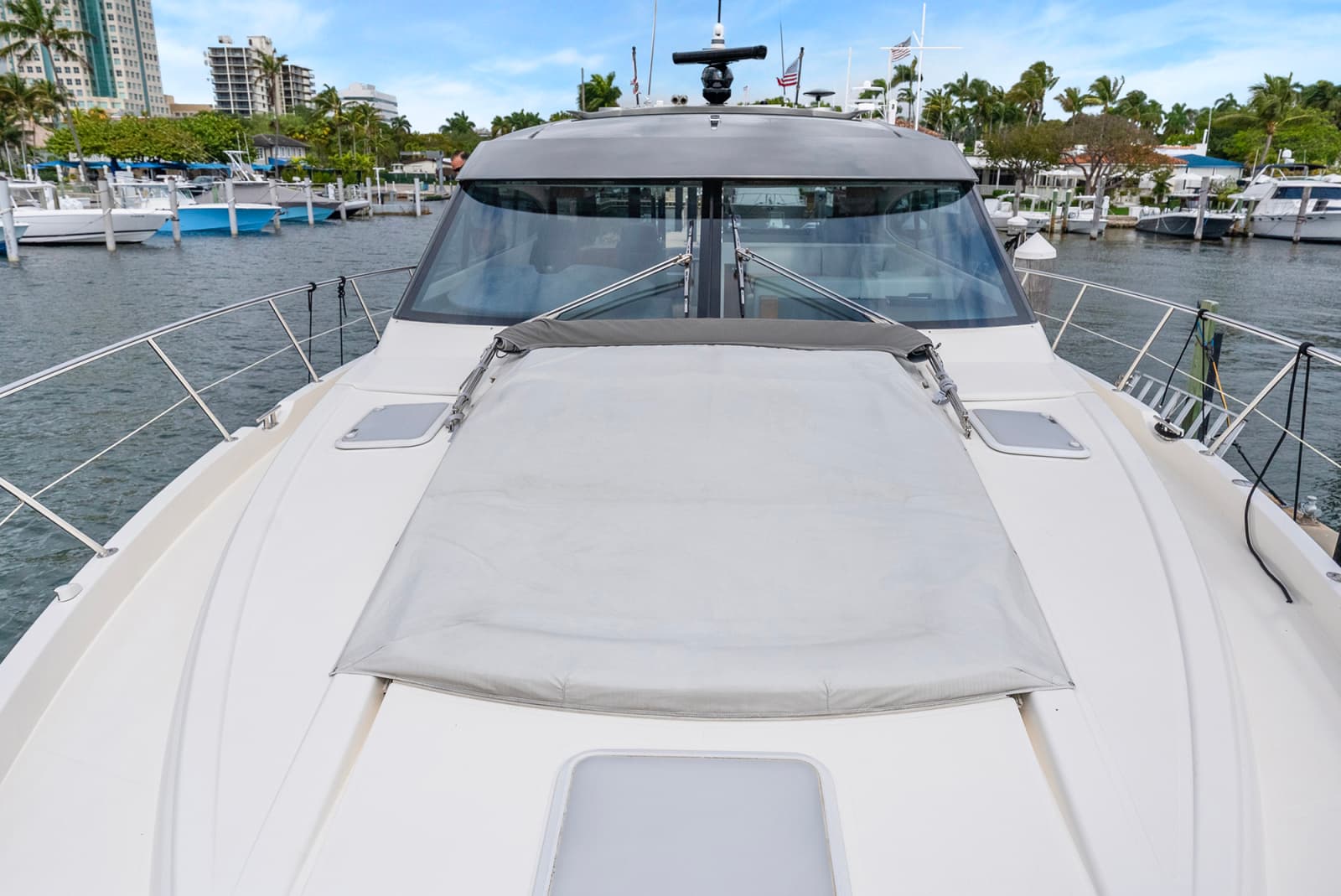 2024 Riviera 6000 SPORT YACHT