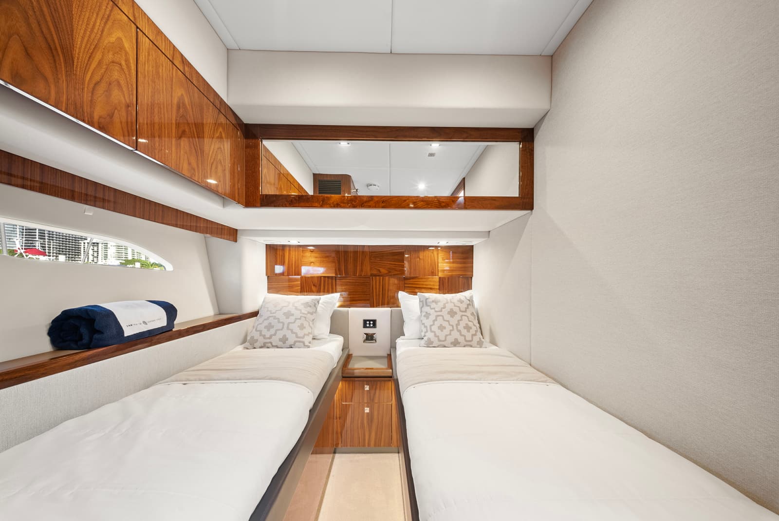 2024 Riviera 6000 SPORT YACHT