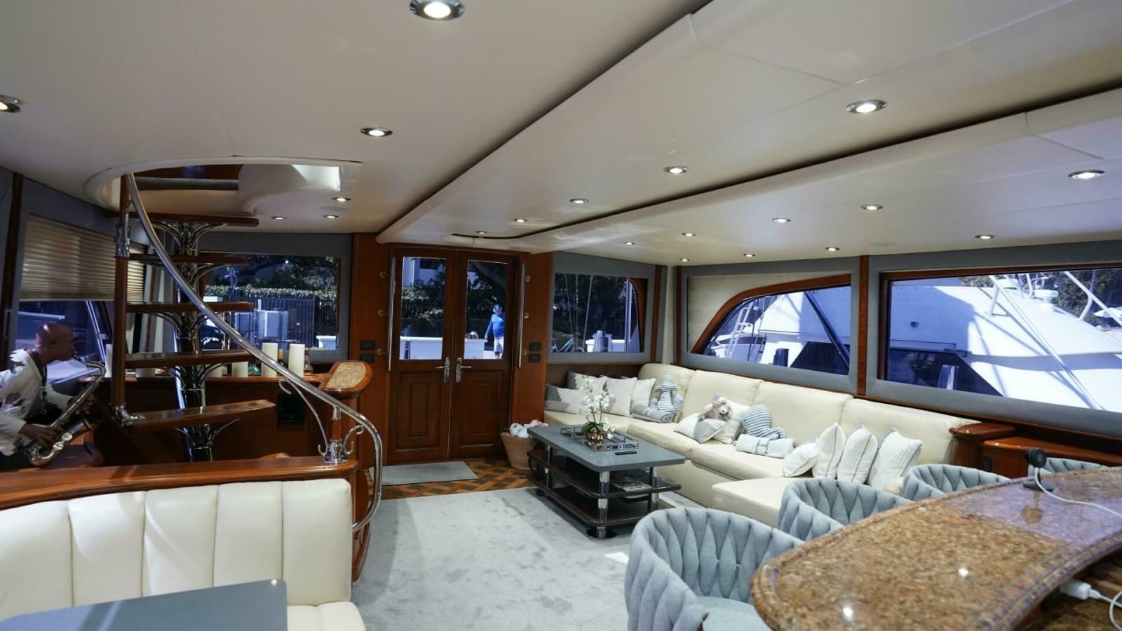 2005 Sea Force IX Enclosed Flybridge