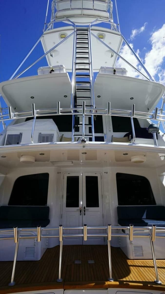 2005 Sea Force IX Enclosed Flybridge