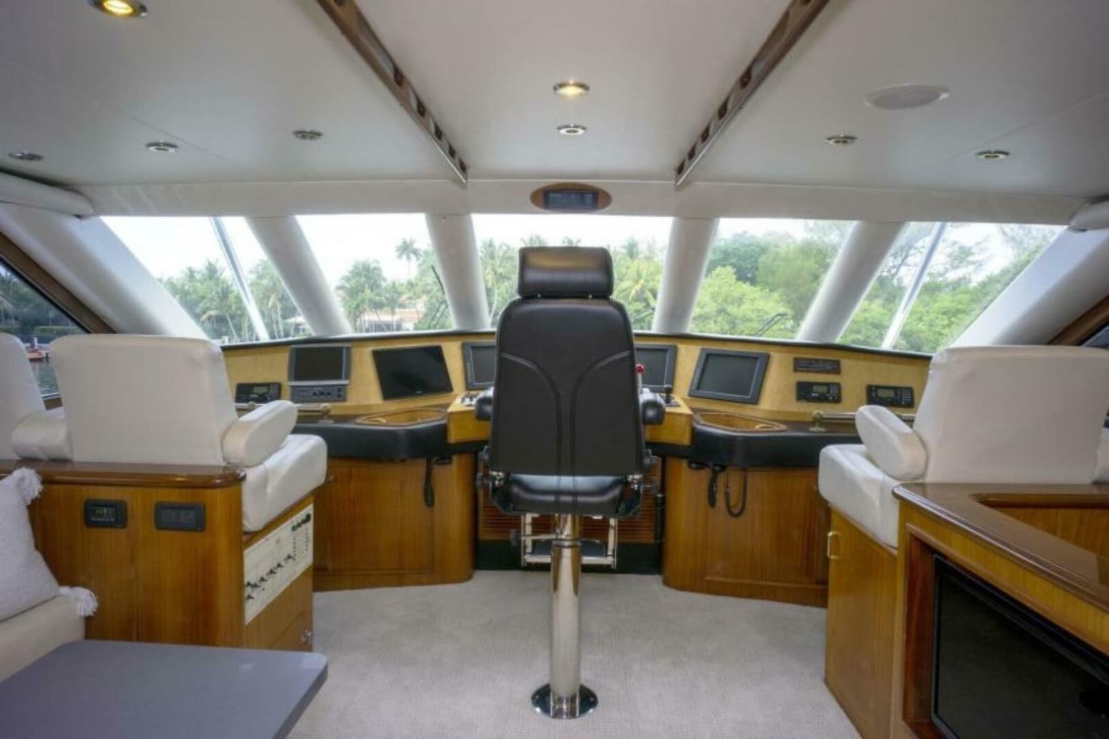2005 Sea Force IX Enclosed Flybridge
