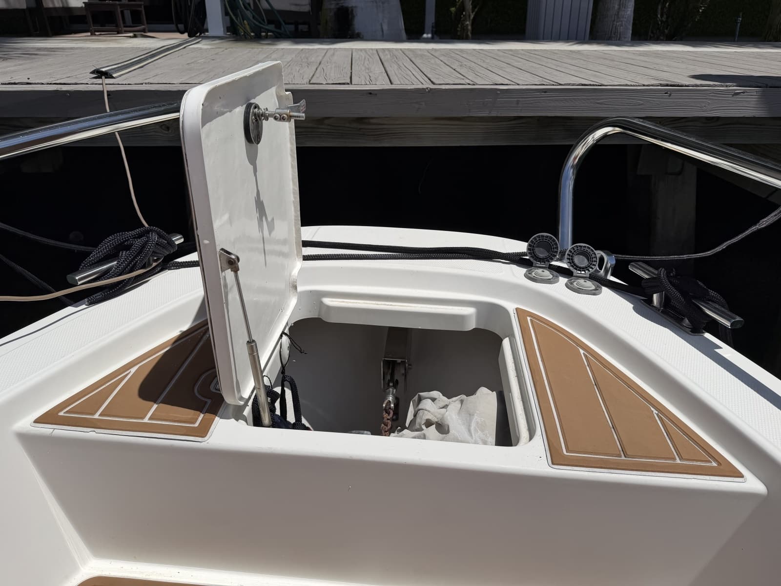 Nimbus 26 - Anchor Locker