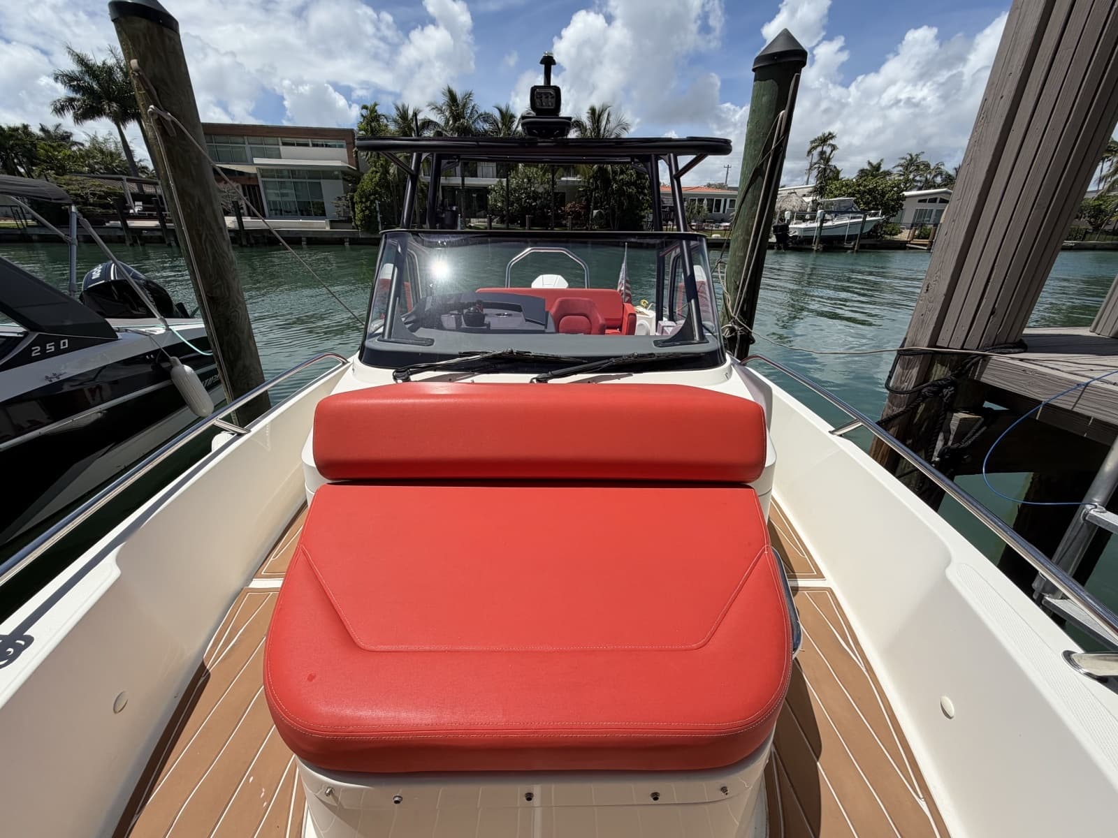 Nimbus 26 - Forward Seating