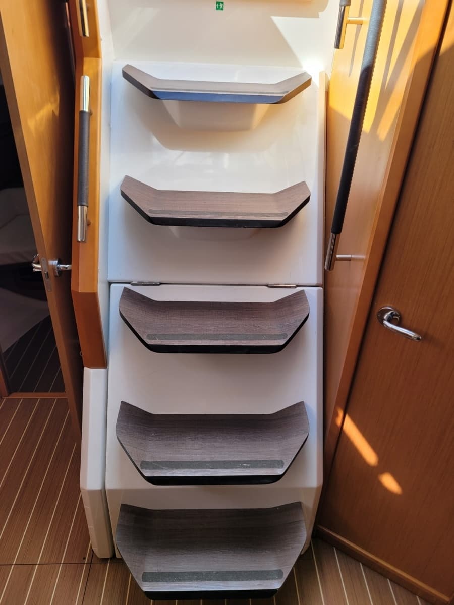 2017 Jeanneau Sun Odyssey 44 DS