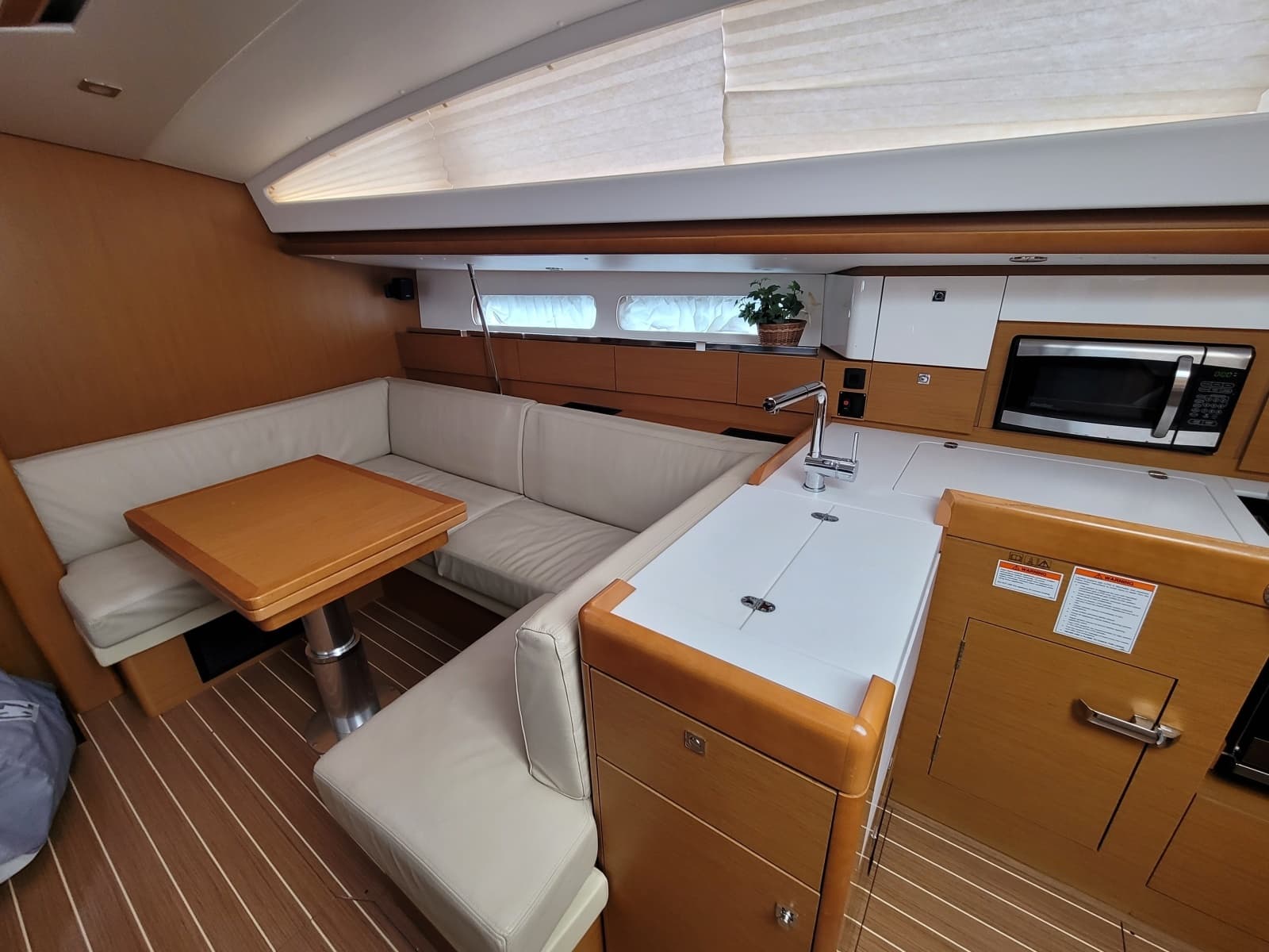 2017 Jeanneau Sun Odyssey 44 DS
