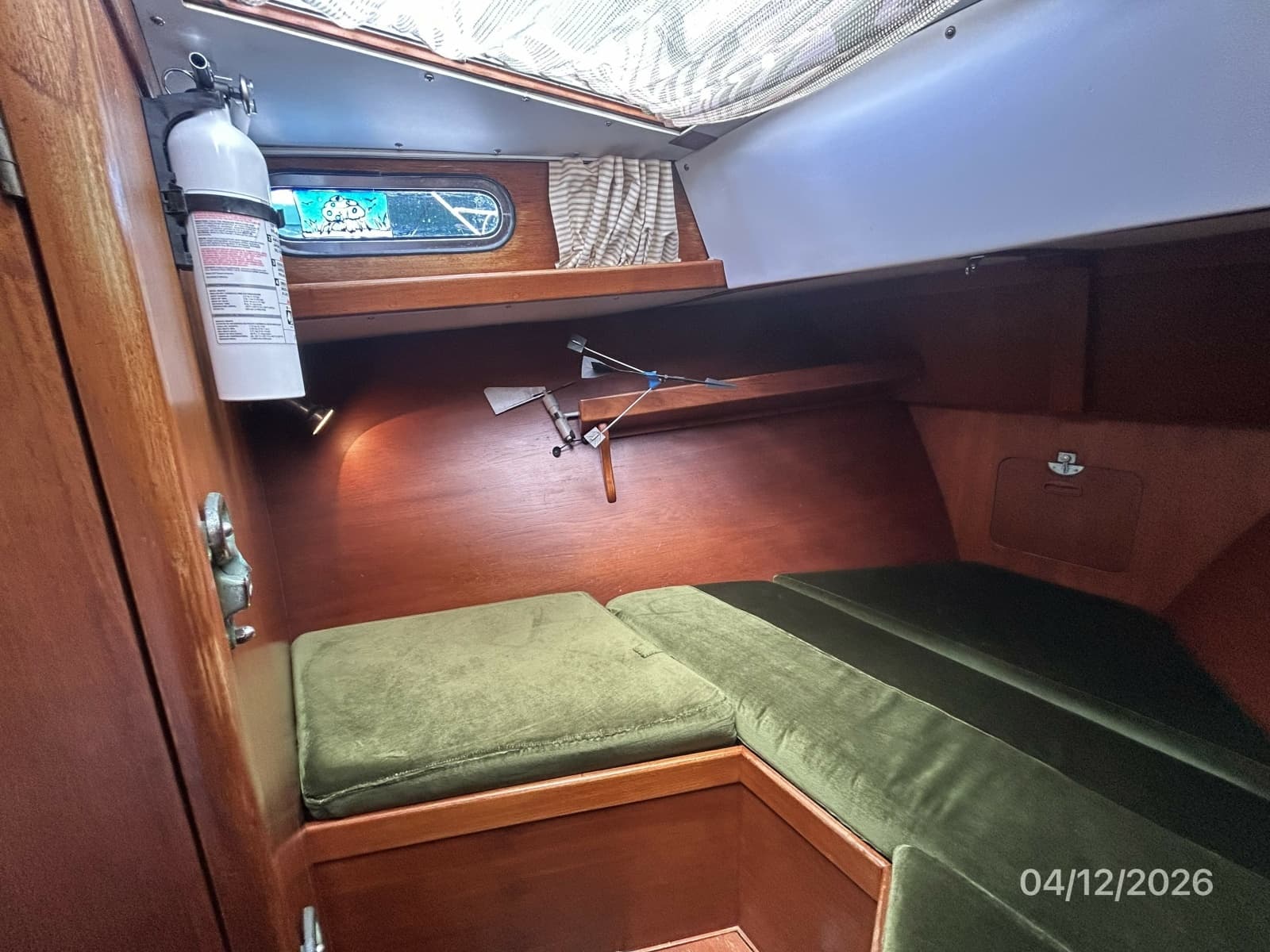 41' Rival guest stateroom port