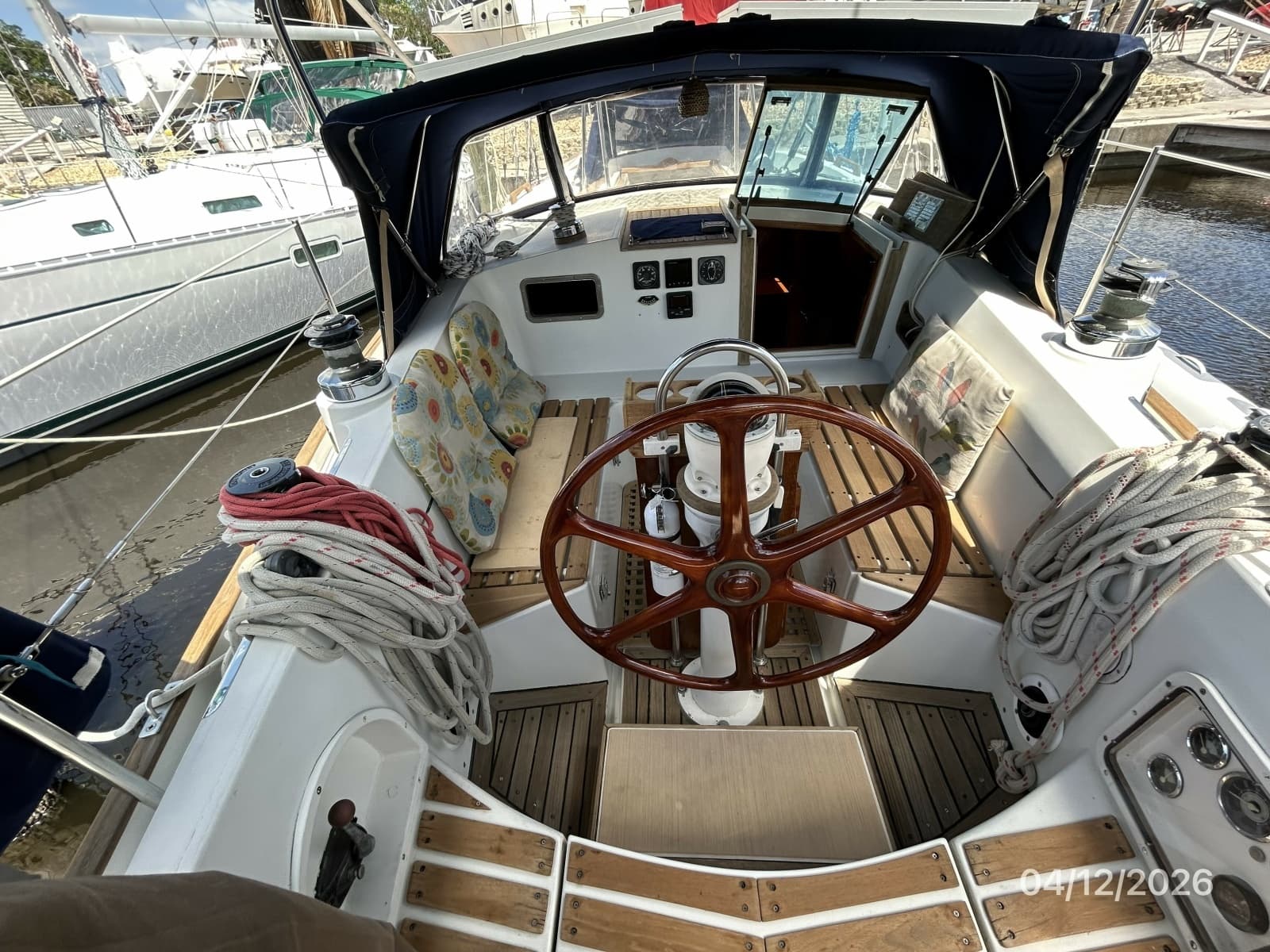 41' Rival cockpit forward