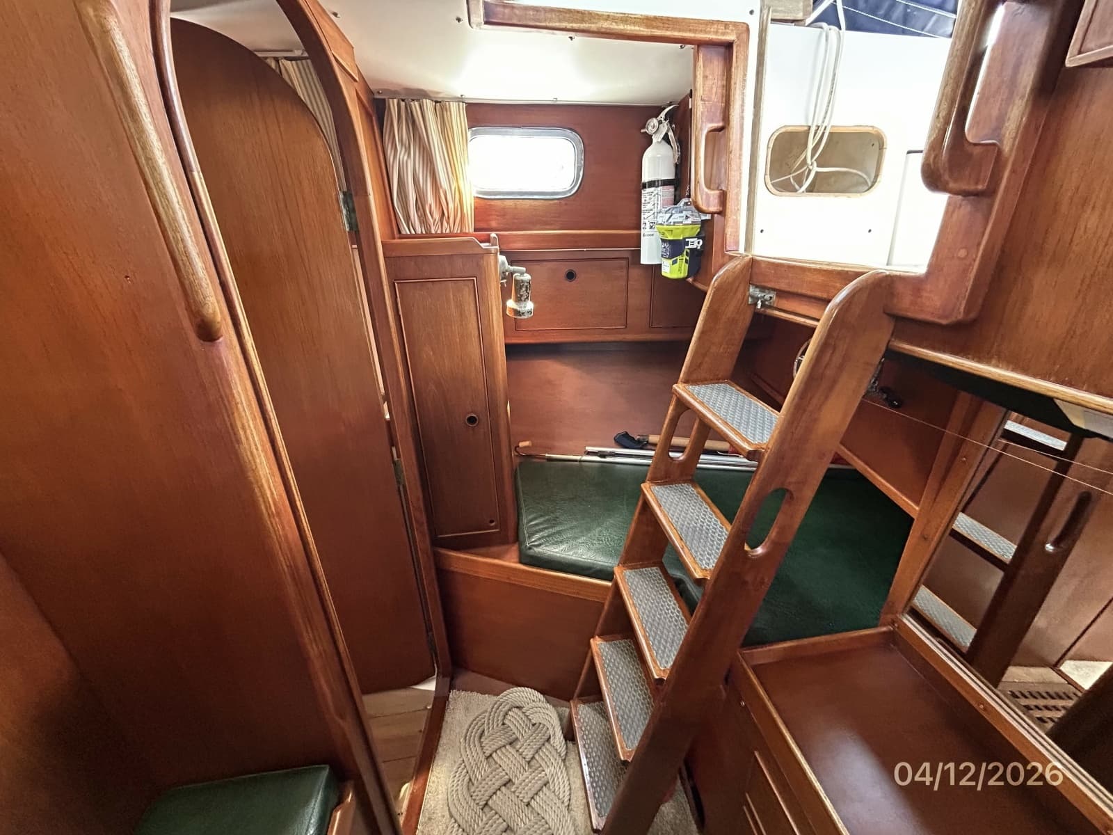 41' Rival master stateroom starboard