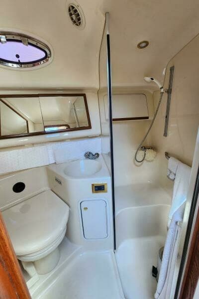 1999 Sea Ray 420 Aft Cabin
