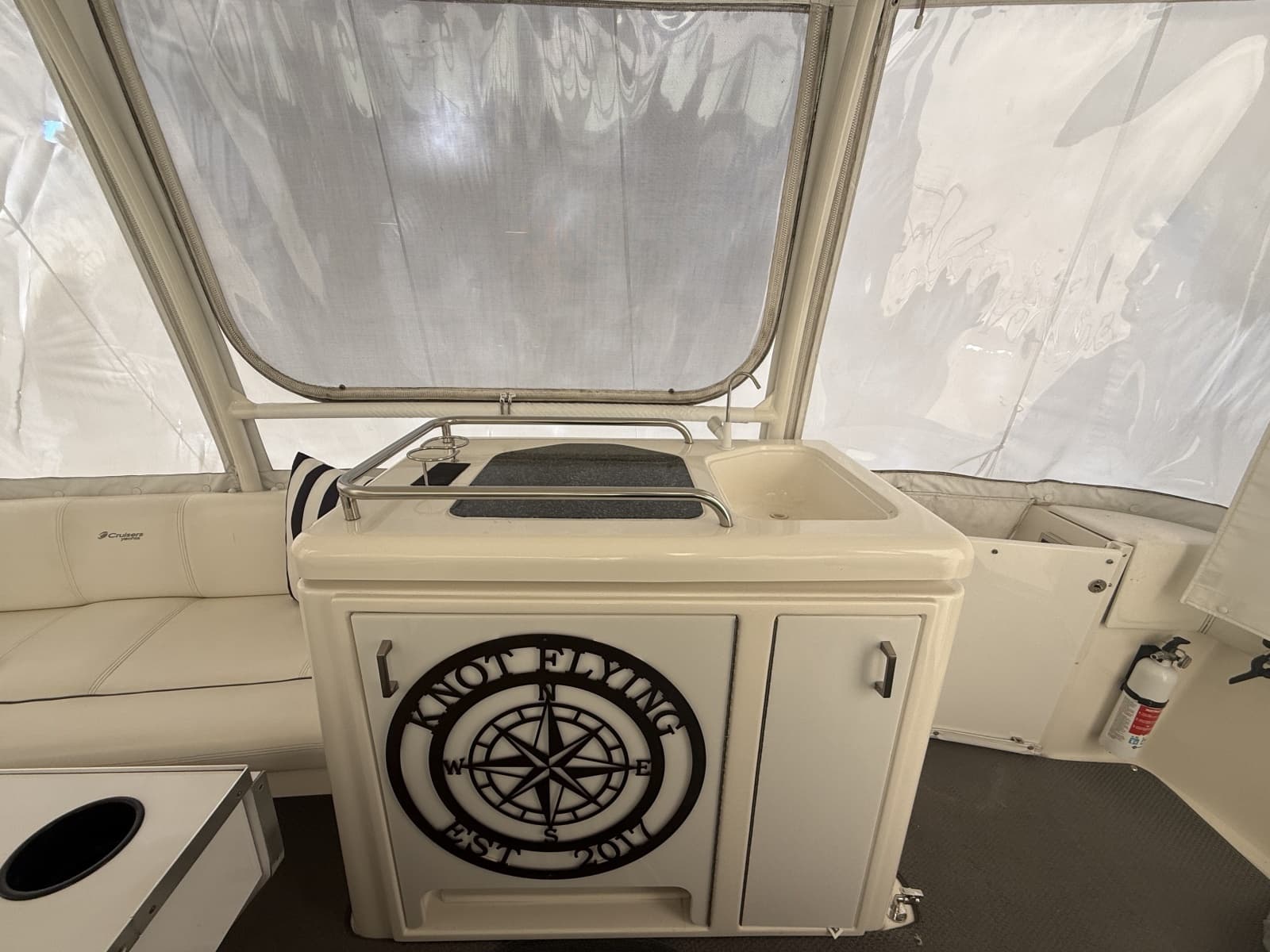 2005 Cruisers Yachts 405 Motor Yacht