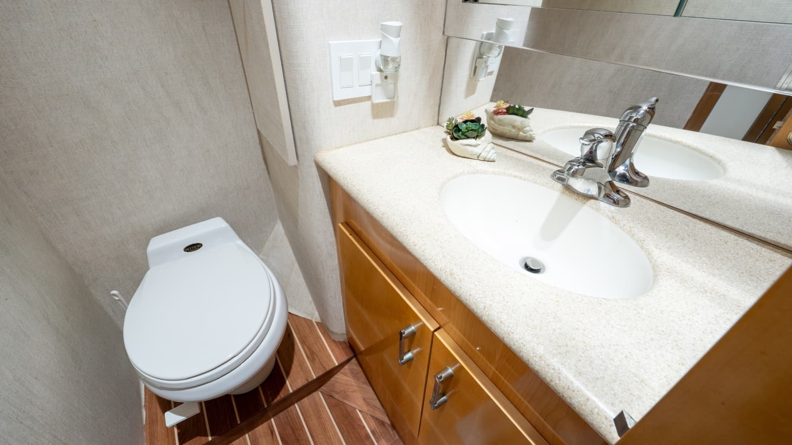 2000 Hatteras 50 Convertible