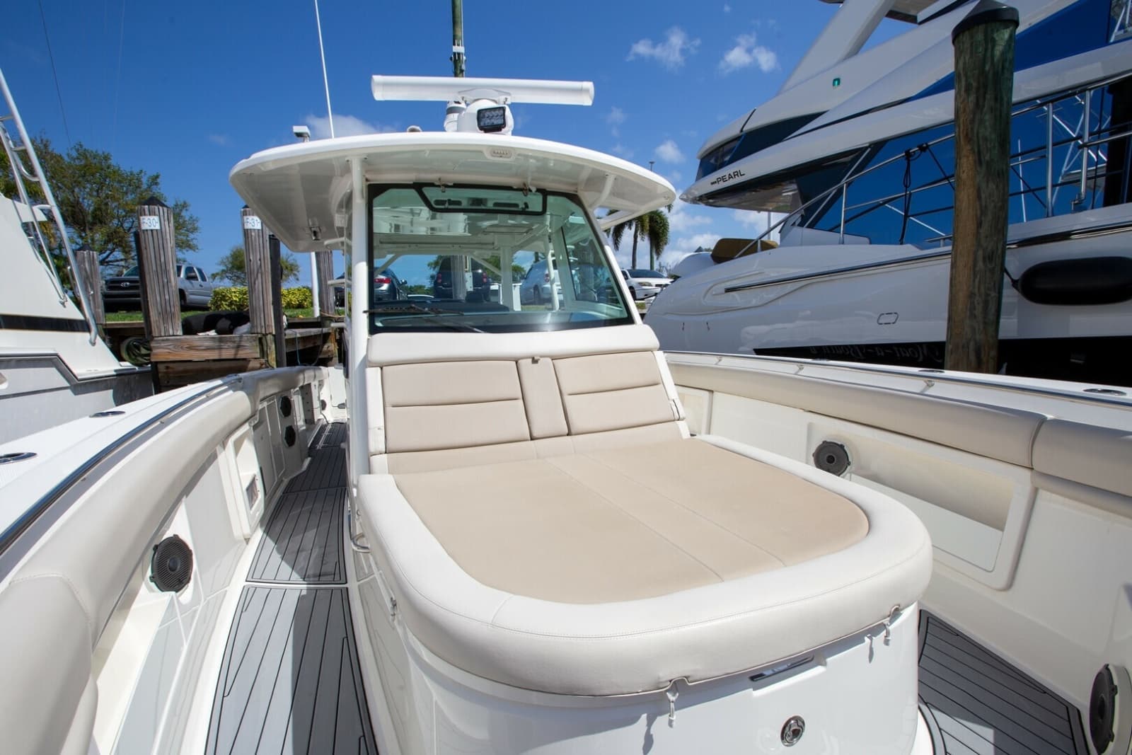 2019 Boston Whaler 380 Outrage