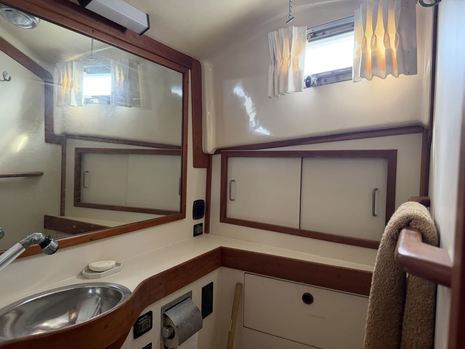 1997 Sabreline 36 Fast Trawler