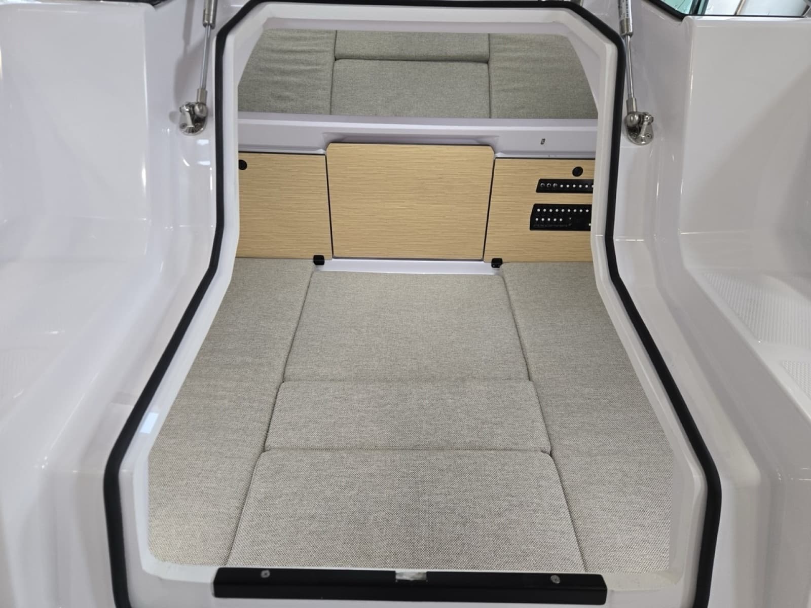 2026 Axopar Cross Cabin