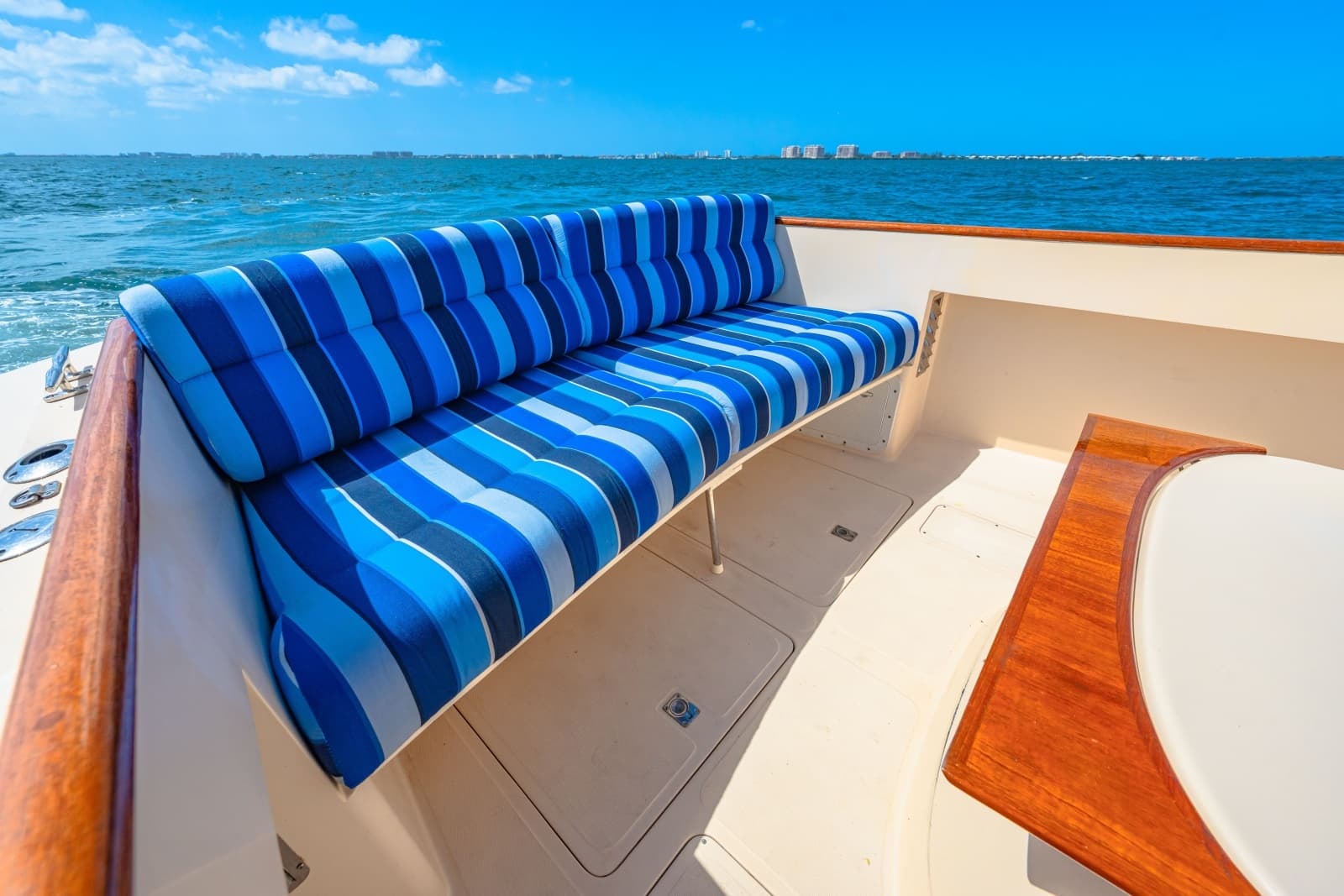 1998 36 Hinckley Picnic Boat Exterior